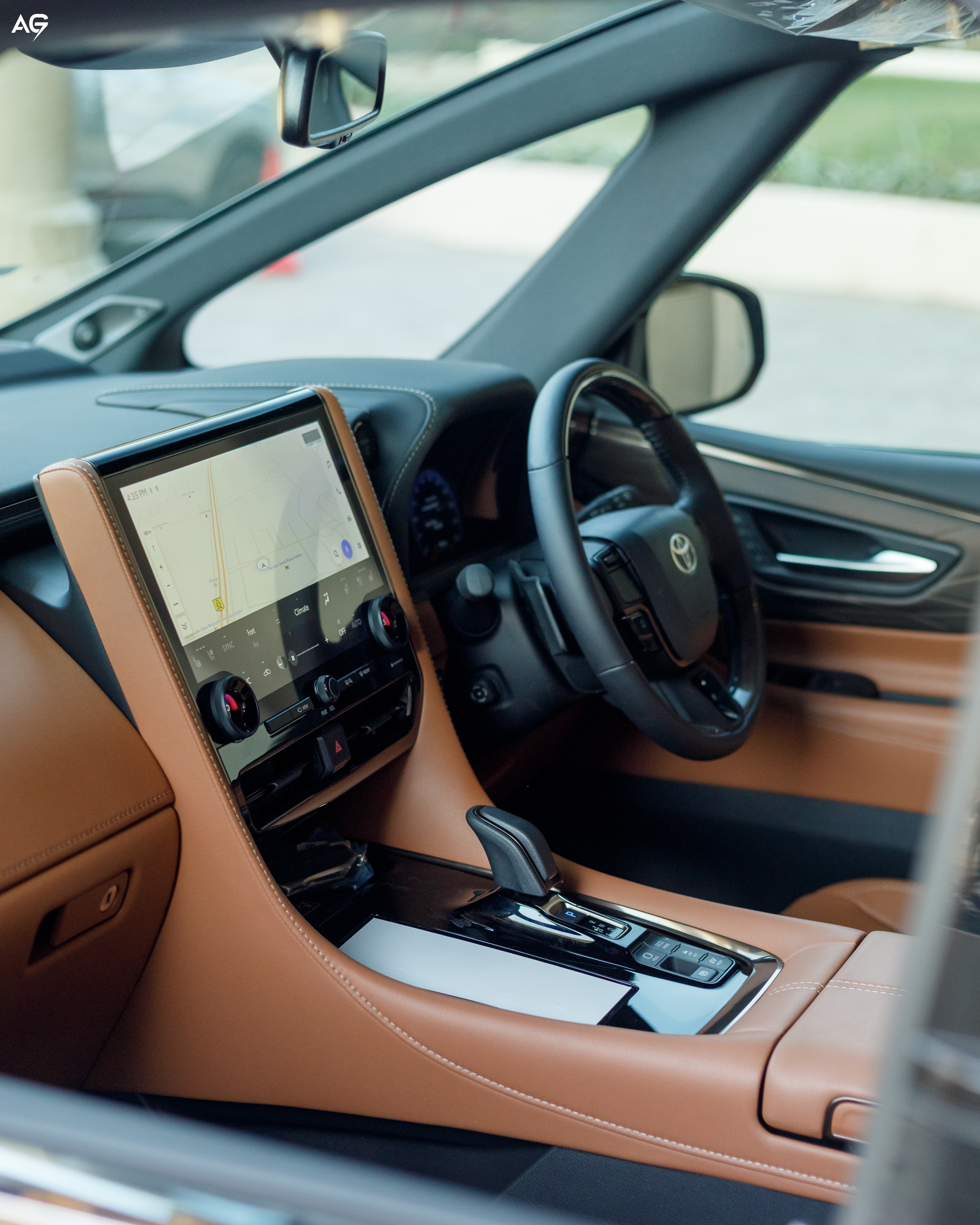 Toyota Vellfire VIP Executive Lounge