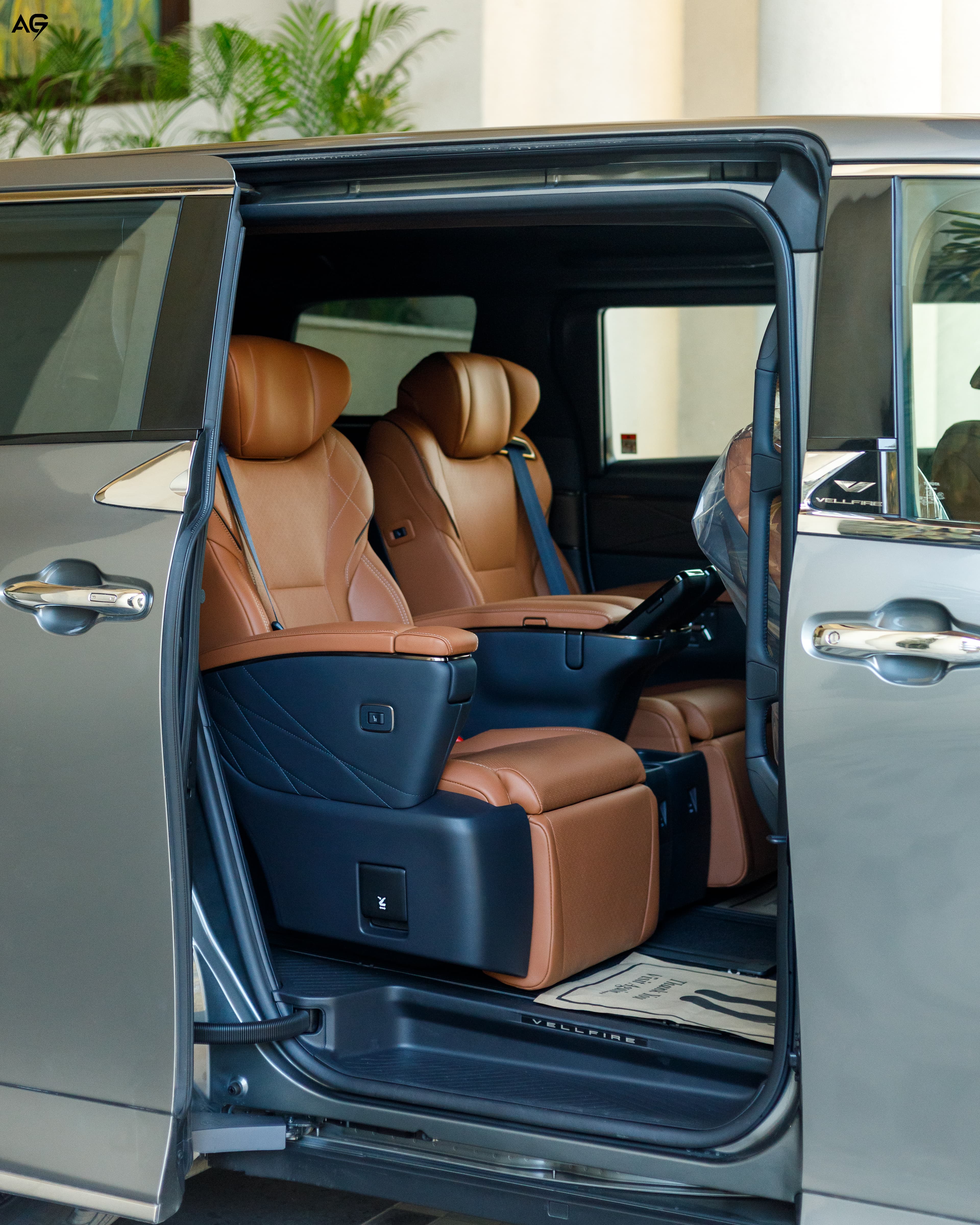 Toyota Vellfire VIP Executive Lounge